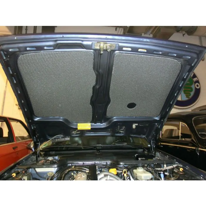 Tapis isolant autocollant capot moteur pour Porsche 944 à partir de '89